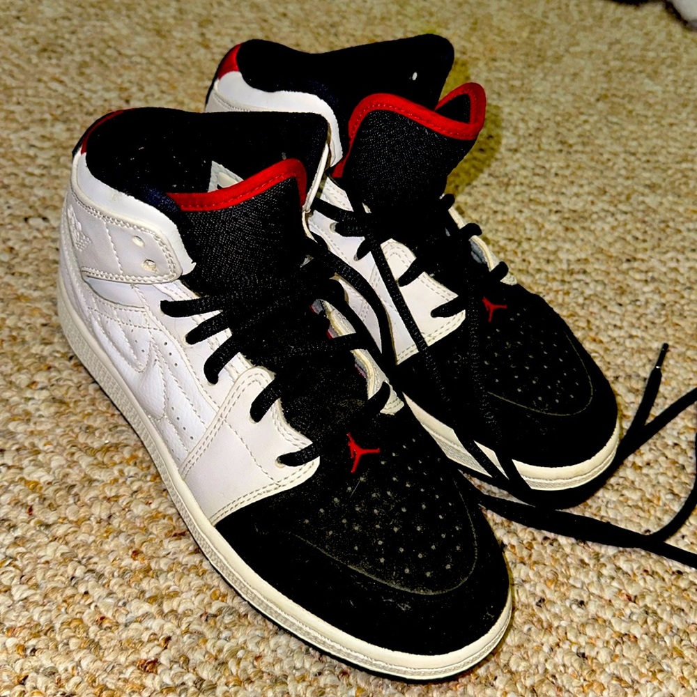 Air Jordan Shoes (Kids Size)